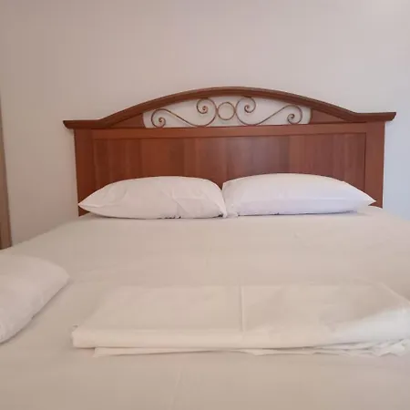 1 Minute From City Center - Double Size Bed Bed & Breakfast 3*