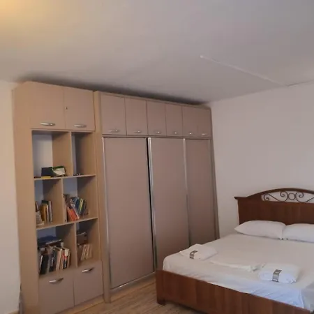 1 Minute From City Center - Double Size Bed